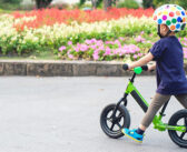 Kdaj malčka postaviti na otroški poganjalec?